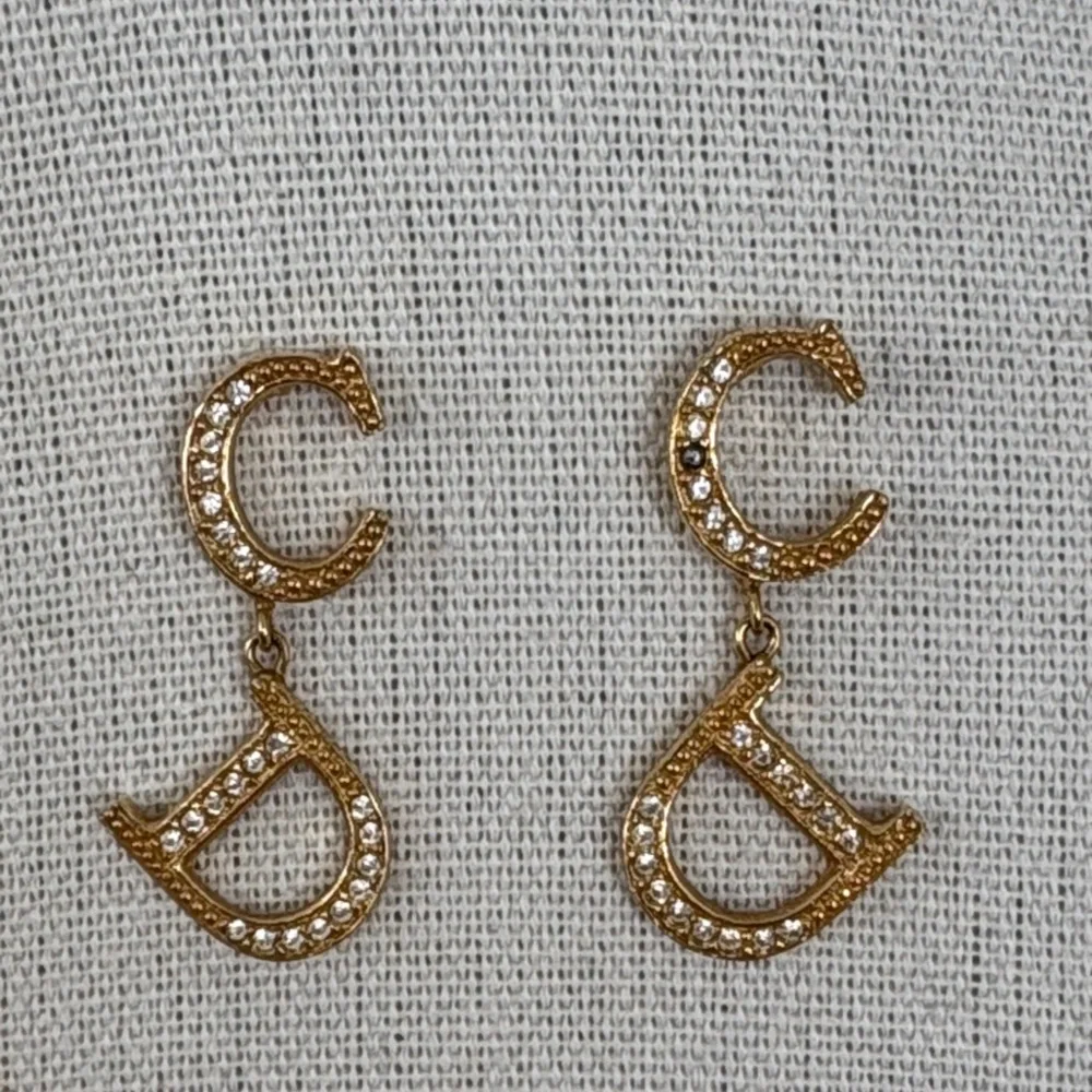 Christian Dior CD Logo Rhinestone Earrings Gold Tone - Picture 3 of 10